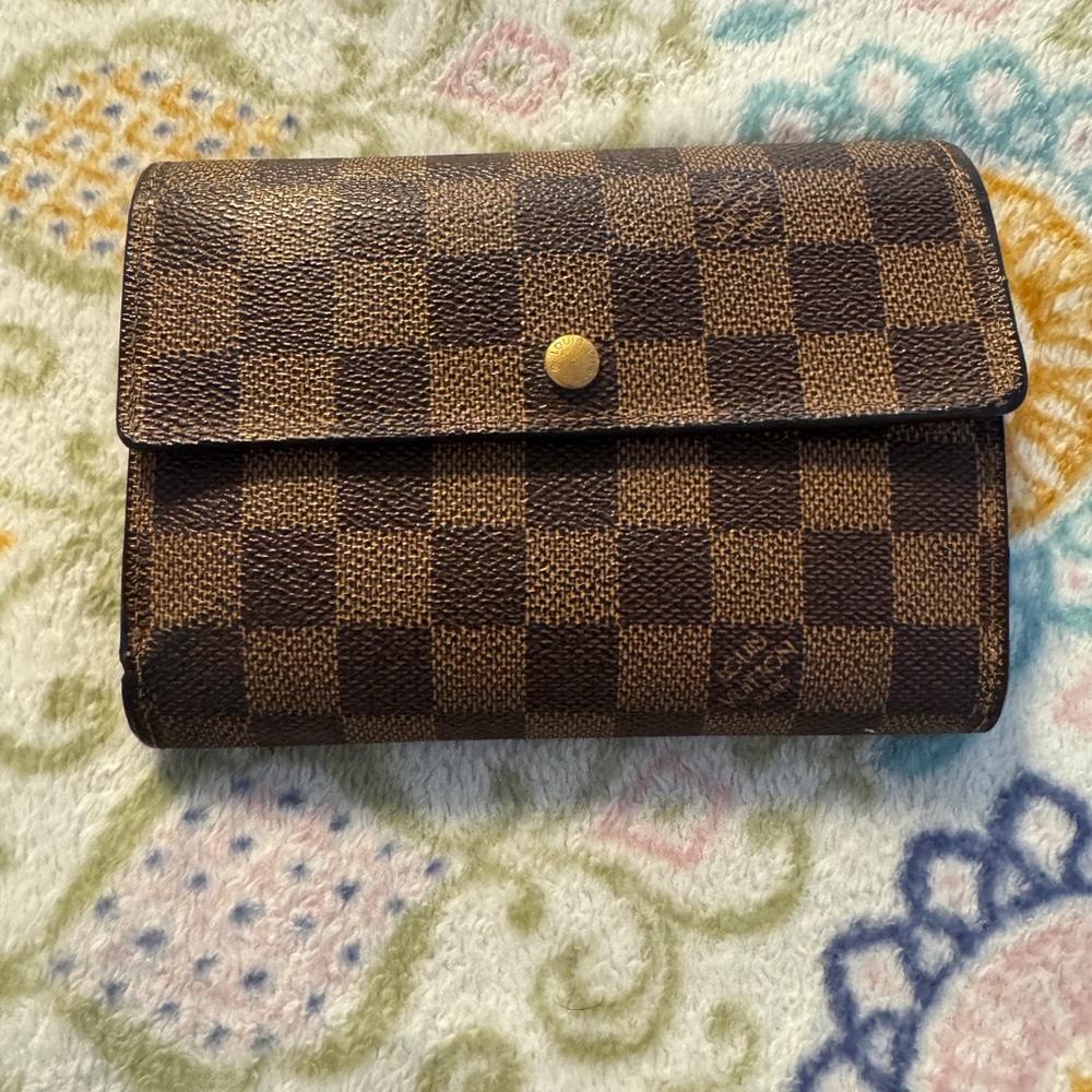 Louis Vuitton wallet in great condition